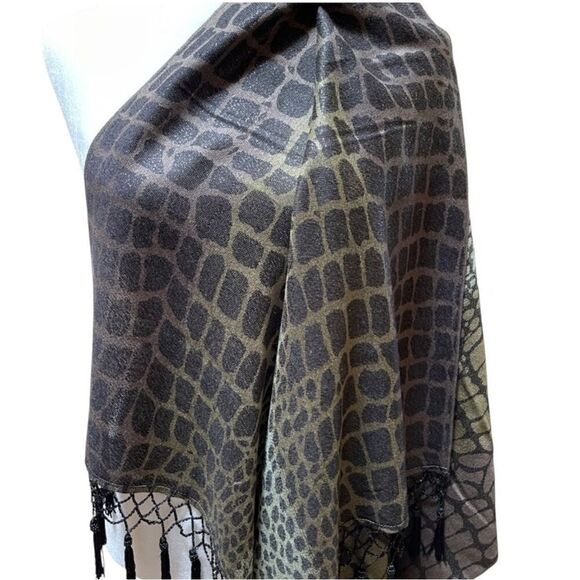 Chicos Scarf Shawl Reversible Beaded Tassels Green Snakeskin Large - Picture 8 of 8